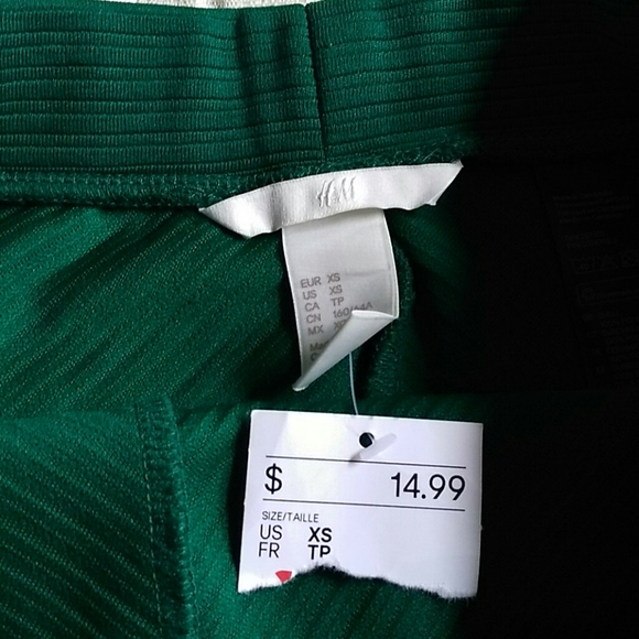 🌷4/25👚👜H&M | Mini Skirt - Picture 2 of 2